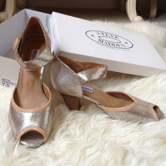 Steve Madden leather heel wear once(not for sale)