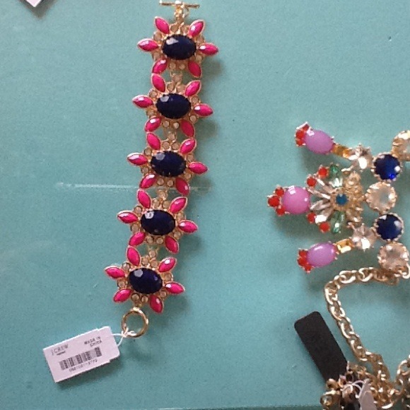 {{{{{{{{SOLD}}}}}}}}}J. Crew Flower Bracelet NWT!! - Picture 2 of 4