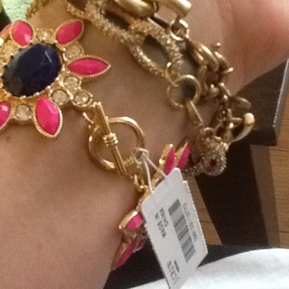 {{{{{{{{SOLD}}}}}}}}}J. Crew Flower Bracelet NWT!! - Picture 4 of 4