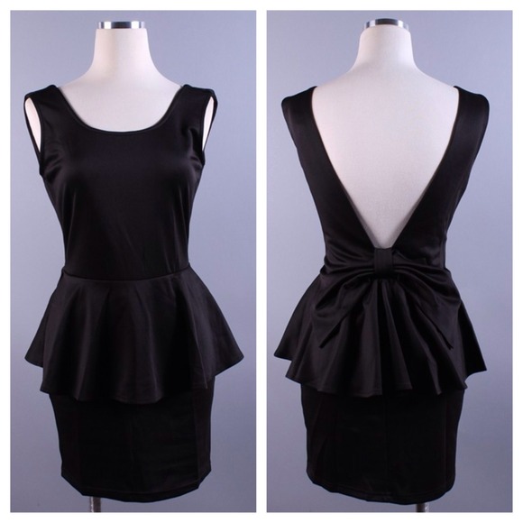 Dresses & Skirts - Low Cut Bow Dress