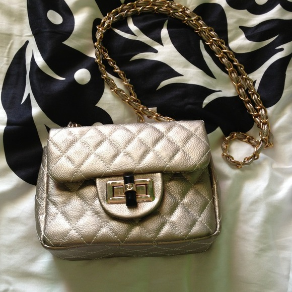 Beautiful gray cross body bag!