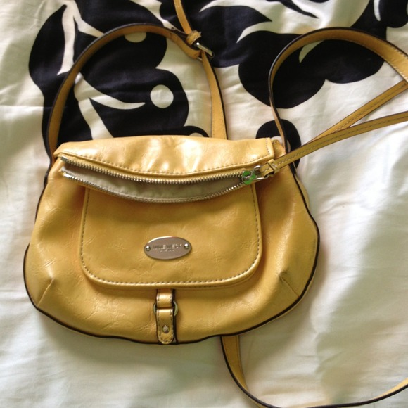Beautiful yellow cross body bag!