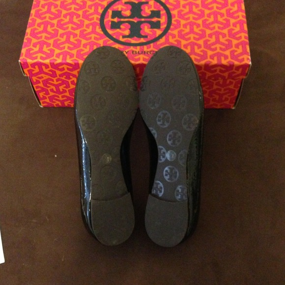 🌻🌺💐Authentic Tory Burch Reva🌻🌺💐 - Picture 2 of 4