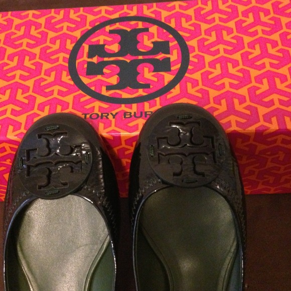 🌻🌺💐Authentic Tory Burch Reva🌻🌺💐 - Picture 3 of 4