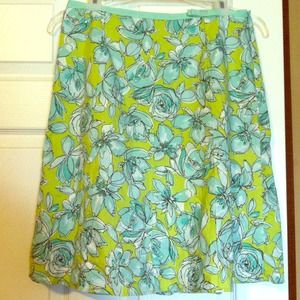 Lined skirt with flower designs
