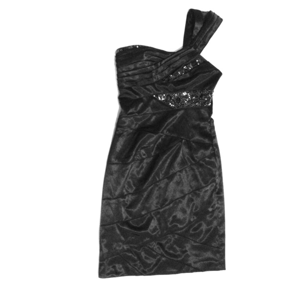 Nice black dress, new with no tag, size 2