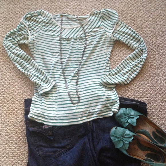 ❌Sold in bundle❌ Green stripe  anthropology top!