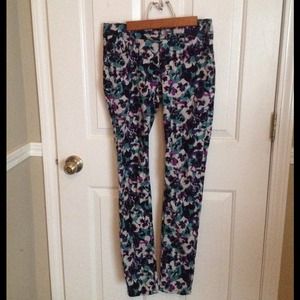Floral printed jeans 🌸
