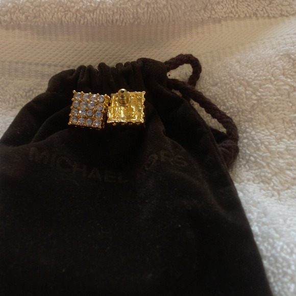 Square studs - Picture 2 of 3