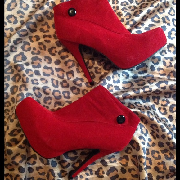 Red button booties 👠 - Picture 1 of 3
