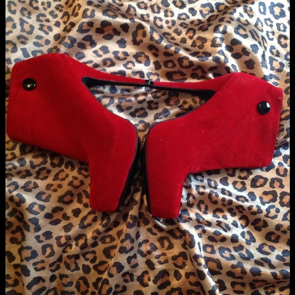 Red button booties 👠 - Picture 3 of 3