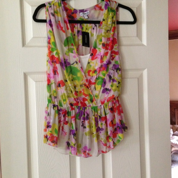 🔴REDUCED; Express top! Perfect for summer time!