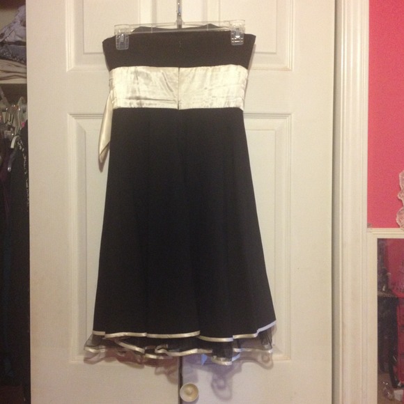 Black strapless dress, with big bow - Picture 4 of 4