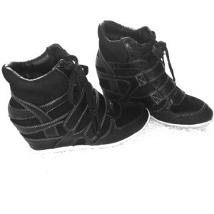 Sneaker Wedges!!! 😍