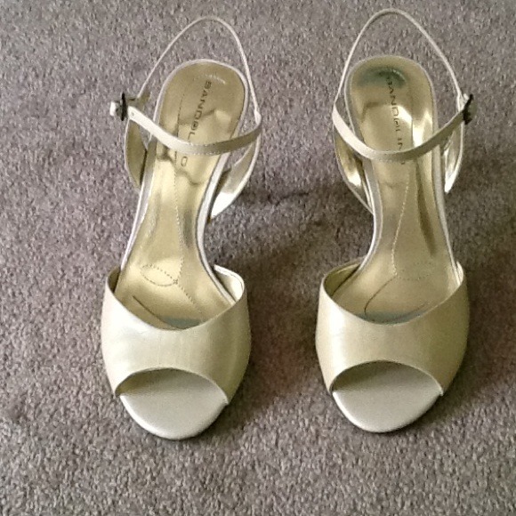 Bandalino buttercream leather new heelsREDUCED