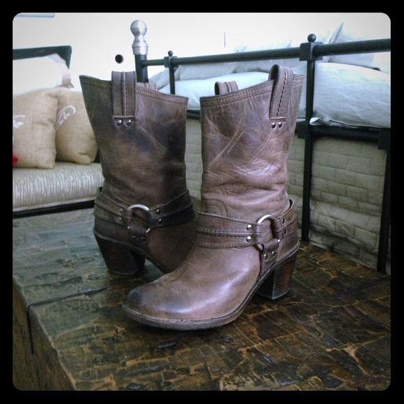 💥SOLD💥 FRYE boots in smoke sz 8