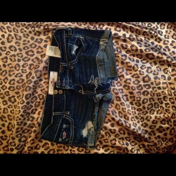 Dark wash hollister shorts - Picture 1 of 2