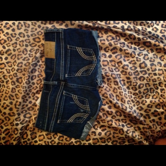 Dark wash hollister shorts - Picture 2 of 2