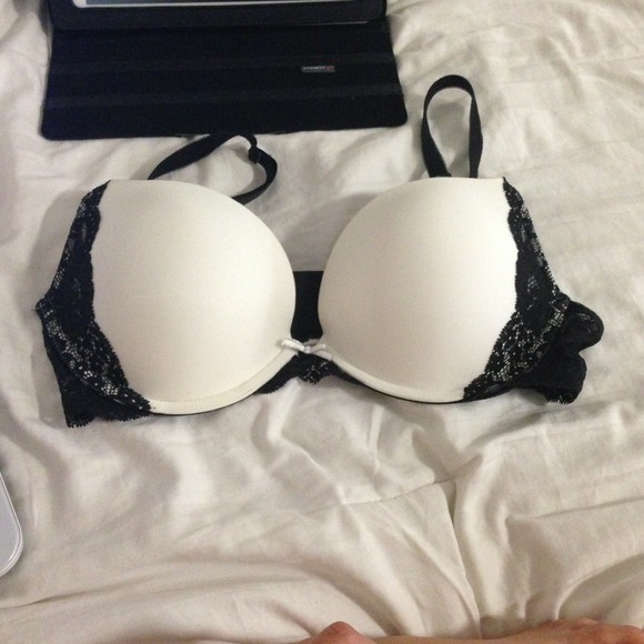 ❌SOLD ❌White with black lace bra from VS