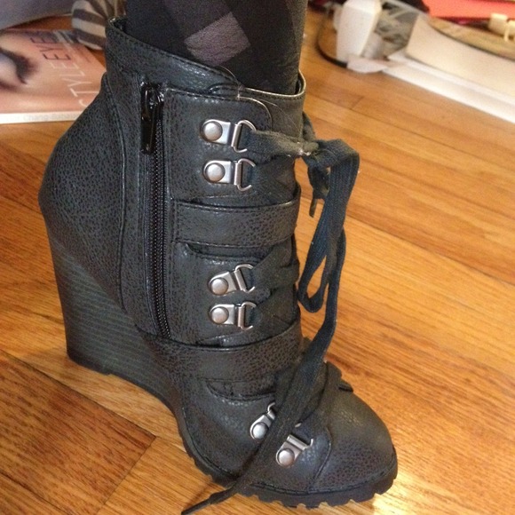 Edgy Black Heels with Buckles and Laces