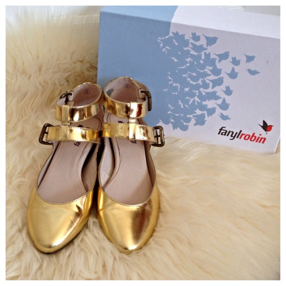 Cute Golden Wedge