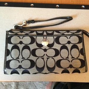 🚫RESERVED🚫BUNDLE Authentic Coach Wallet & key