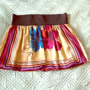 Short skirt , very cute.