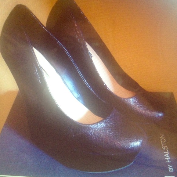 Platform wedge H by Halston shoes