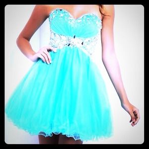 I'm selling a cute blue dress