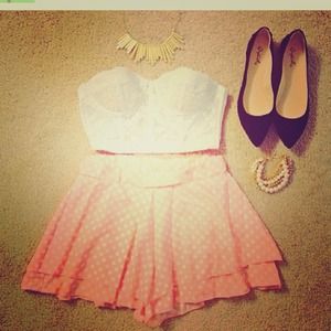 A cute necklace and some cute and nice shoes👡