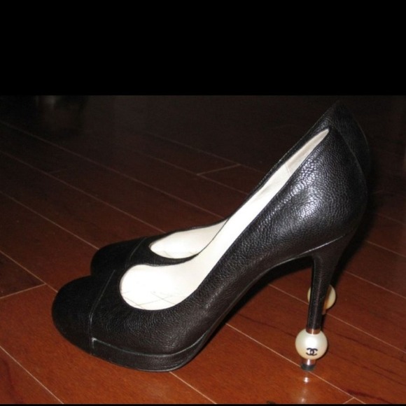 Chanel Pearl Pumps 100% Authentic preowned
