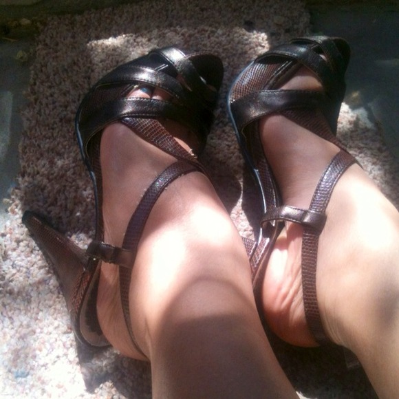 Heels - Picture 2 of 4