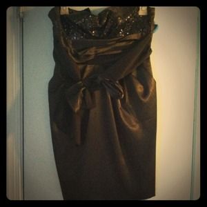 Gorgeous black strapless dress.