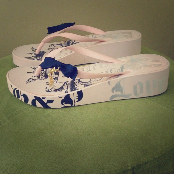 Juicy Couture flip flops