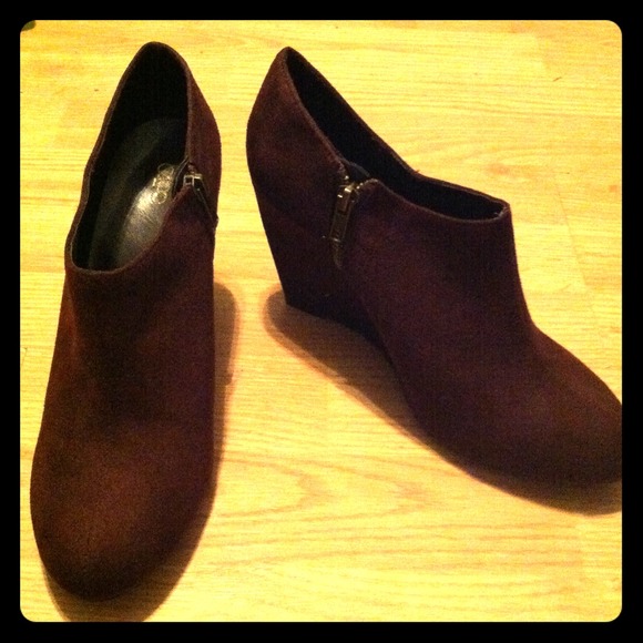 ❗REDUCED❗NWOT Brown Wedge Booties!!