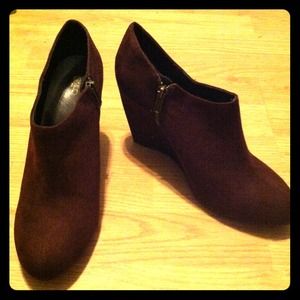 ❗REDUCED❗NWOT Brown Wedge Booties!!