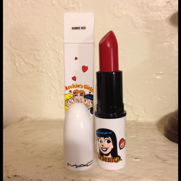 LE MAC "Ronnie Red" Lipstick -Archie Girl
