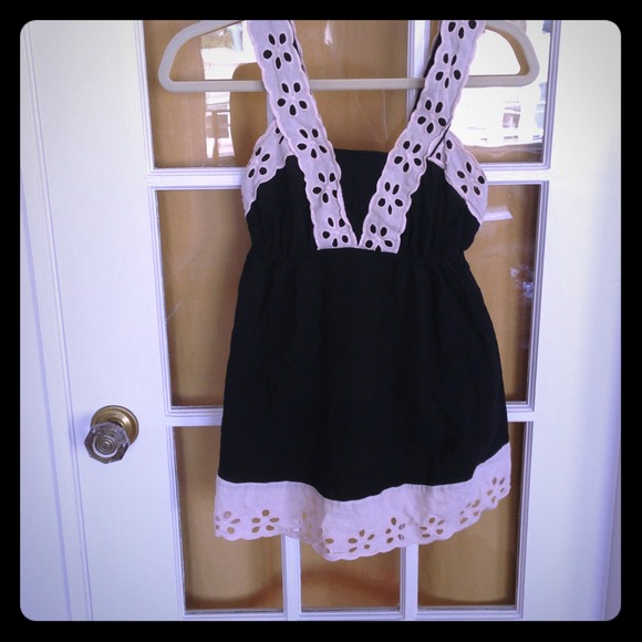 Sam & Max flared eyelet top