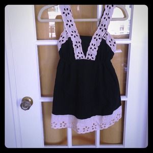 Sam & Max flared eyelet top