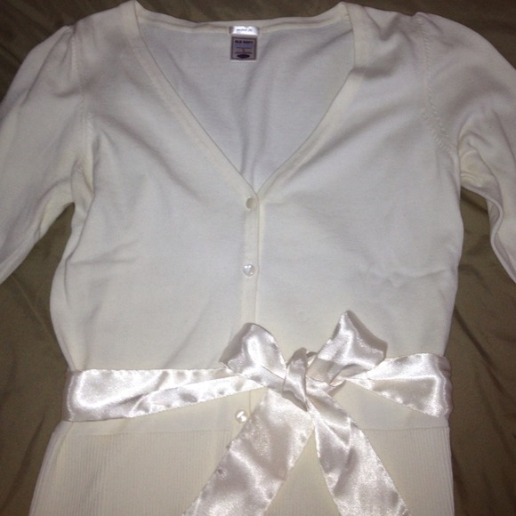 Cream V-Neck Cardigan