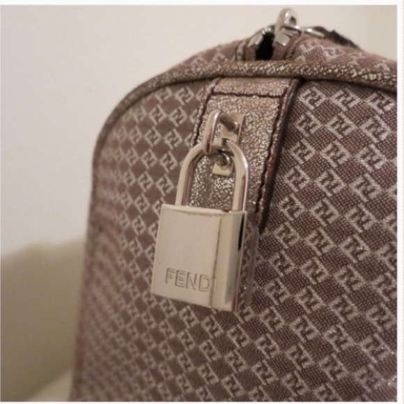 ⭕️SOLD Locally⭕️Fendi Monogram Handbag - Picture 2 of 4