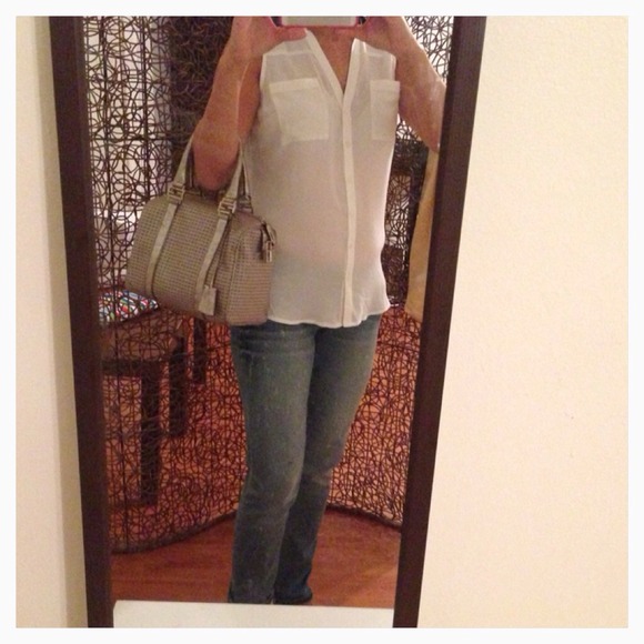 ⭕️SOLD Locally⭕️Fendi Monogram Handbag - Picture 4 of 4