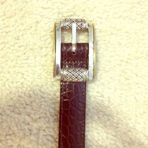 Reversible brown and black leather belt