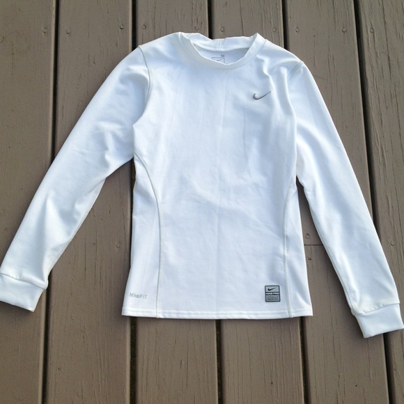 White nike under armor