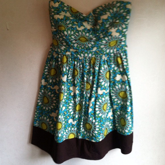 Dress - Picture 2 of 2
