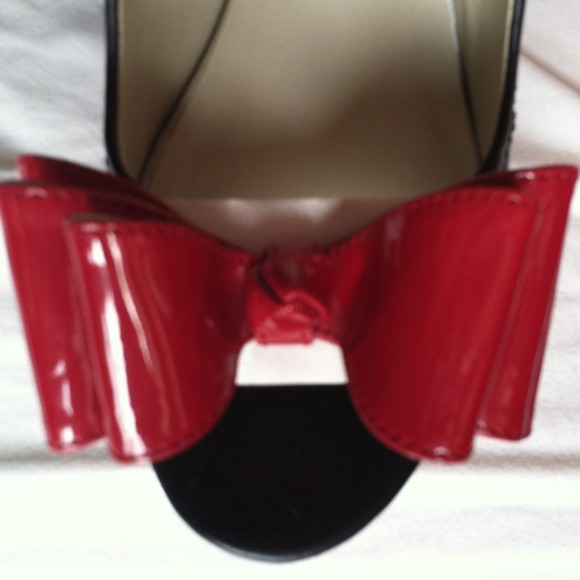 Open toed 5" heels with ruby red triple stack bow - Picture 2 of 4
