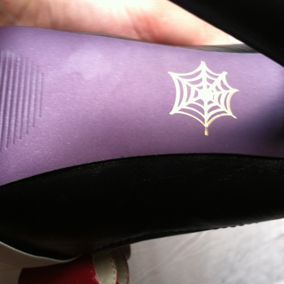 Open toed 5" heels with ruby red triple stack bow - Picture 3 of 4