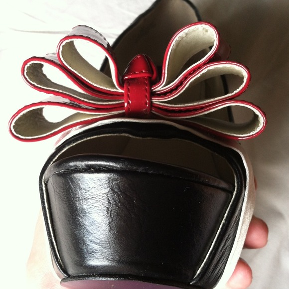 Open toed 5" heels with ruby red triple stack bow - Picture 4 of 4