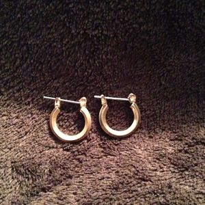 Small gold hoops