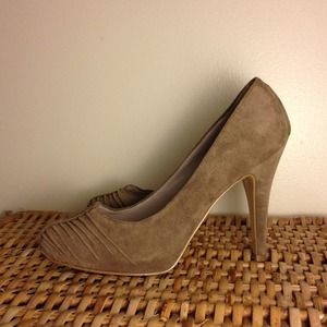 Suede pumps